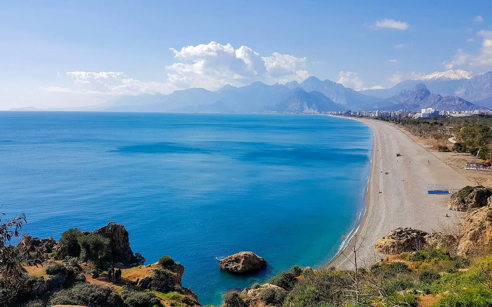 Konyaaltı beach and the Beydağları mountains seen from the cliffs
